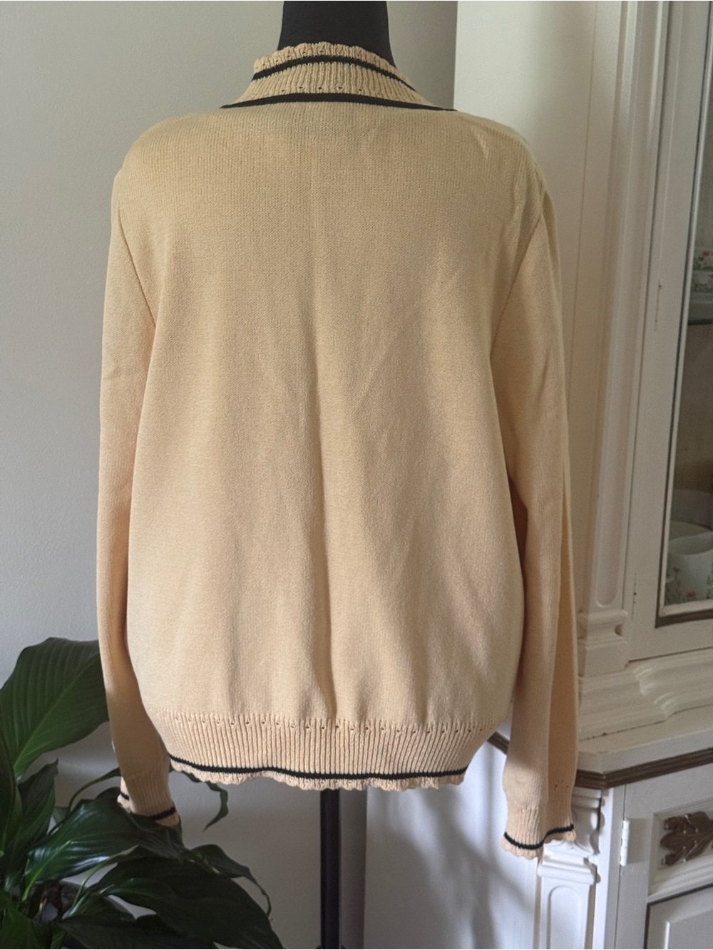 St. John Cream and Black Zip-Front Knit Jacket - Picture 3 of 12